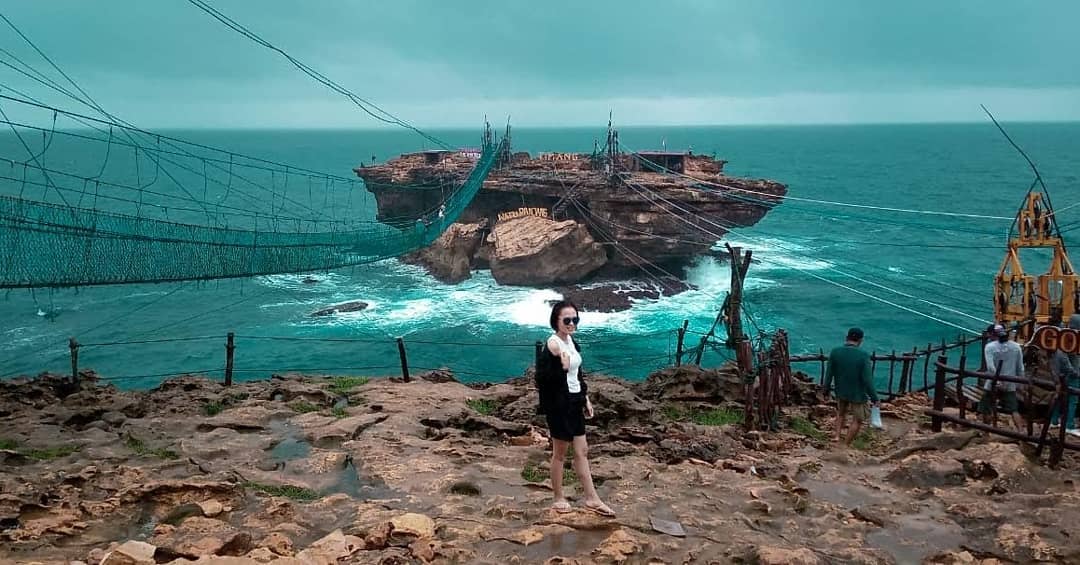 Daya Tarik Pantai Timang Daya Tarik Pantai Timang
